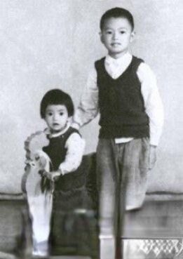 高圆圆父母的哥哥照片